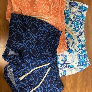 Lot of 3 pairs of Roxy summer linen shorts. M.